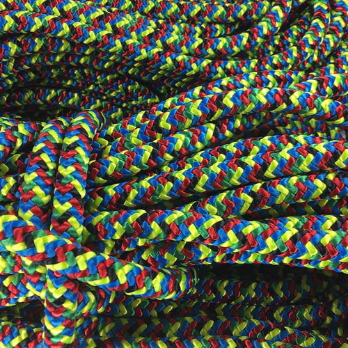 XP-e Seychelles corde tressée colorée en grande quantité lâchement pliée
