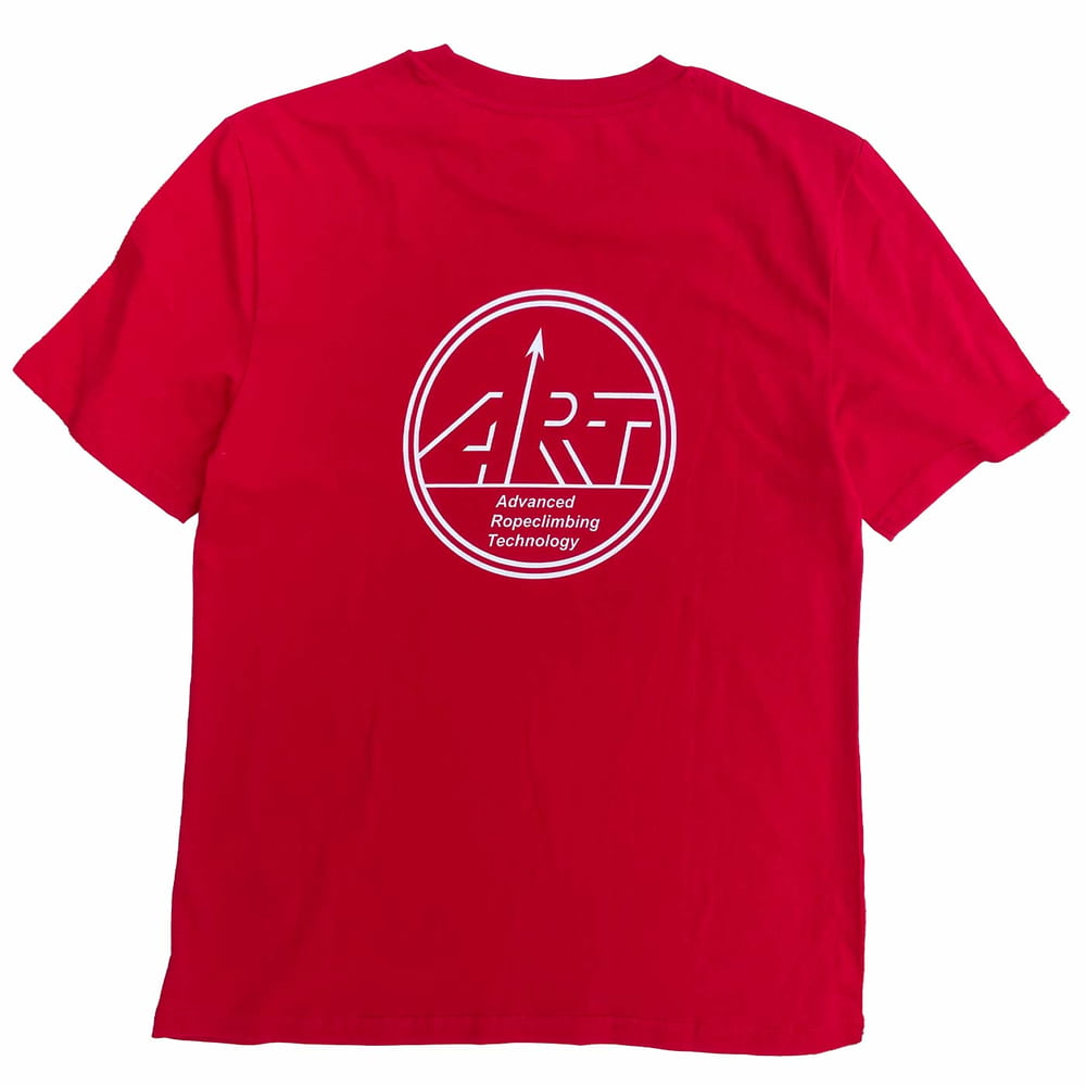 Dos du t-shirt rouge ART Spider avec logo ART blanc et lettrage « Advanced Ropeclimbing Technology »