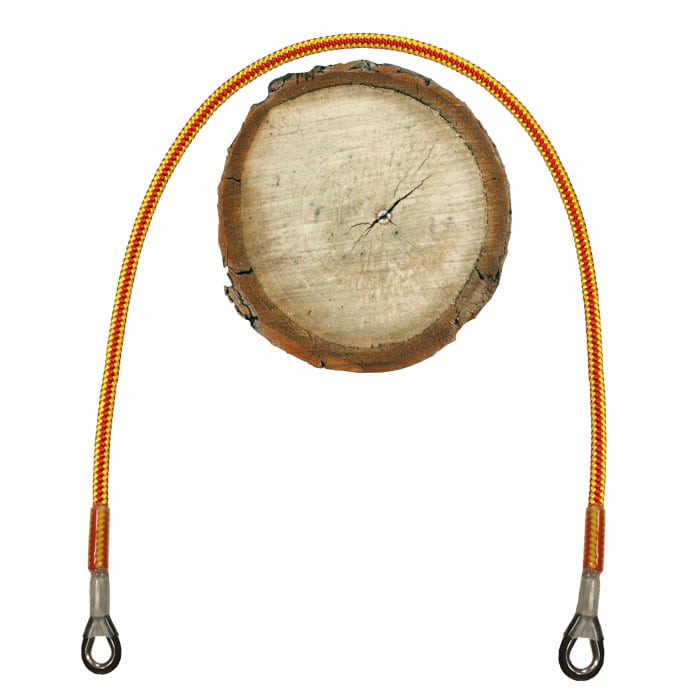Flex Fly, une corde flexible jaune et rouge avec des œillets métalliques aux deux extrémités, repose sur un disque rond en bois