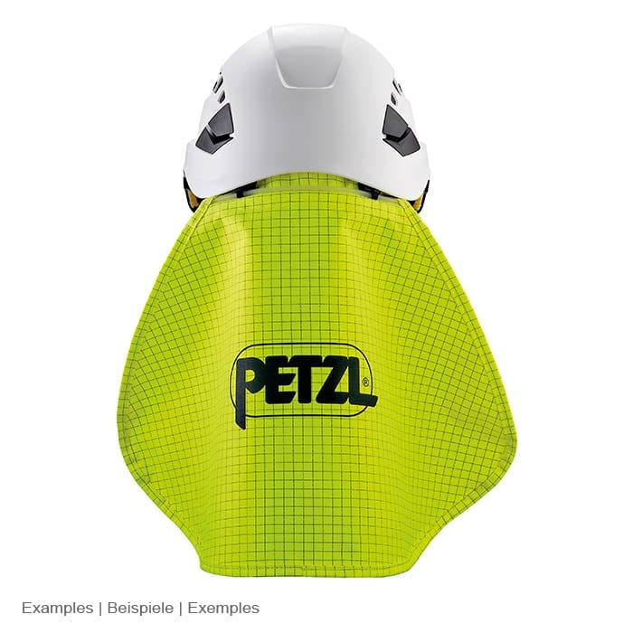 Casque blanc avec protège-cou Petzl vert clair fixé au casque, avec motif à carreaux noirs et logo Petzl noir au centre