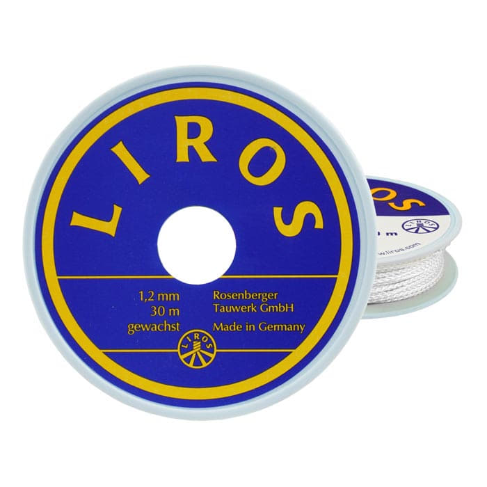 Fil de gréement Wax 1.2 de Liros, cordon ciré blanc sur une bobine ronde bleue et jaune avec textes sur la taille et le fabricant