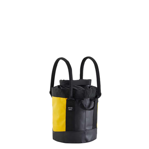 Sac à corde Petzl Bucket 15 jaune et noir avec deux longues poignées et petite boucle, vue arrière