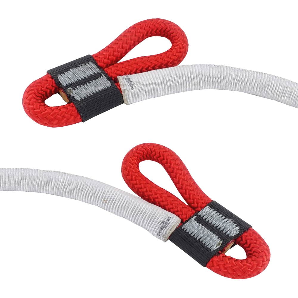 Gros plan d’une boucle rouge avec renfort noir et gris à l’extrémité d’une corde grise, nom du produit Tree Access Bridge Loop visible