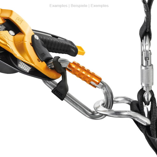 Petzl Captiv, pièce en plastique noir sur mousqueton argenté, fixée à un dispositif d’assurage or-noir et à d’autres mousquetons
