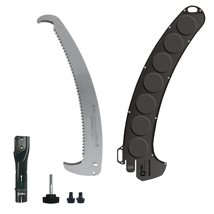 Tête Hayauchi en Silky, composée d’une lame de scie incurvée avec des dents, d’un couvercle de protection noir avec des indentations rondes et de plusieurs petites attaches en métal et en plastique.