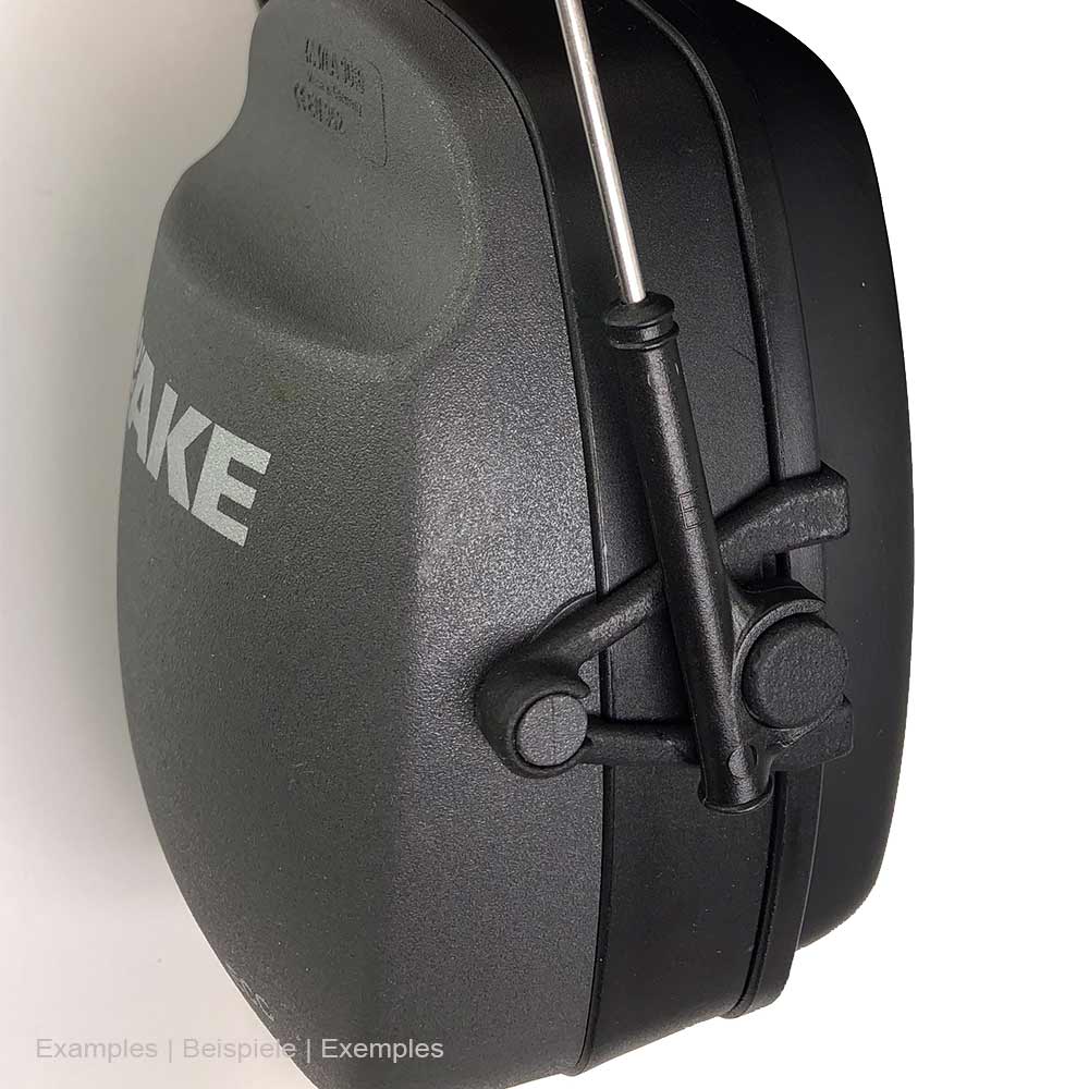 Adaptateur adaptateur serre-tête ECC / 3M, adaptateur en plastique noir sur un casque antibruit noir avec bandeau métallique visible