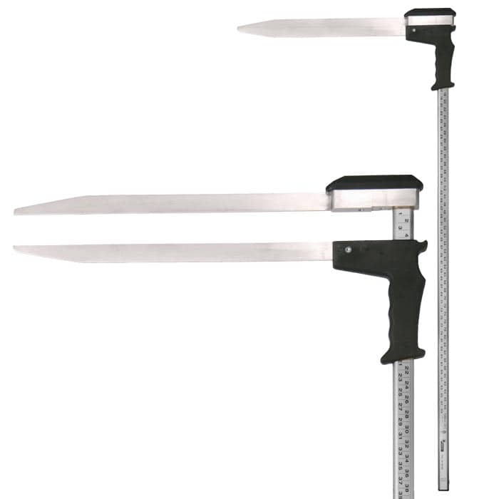 Appareil de mesure Woodruff avec poignée noire et deux longues lames métalliques plates, une règle avec indication centimétrique est fixée