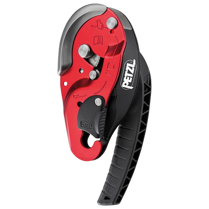 I’D L de Petzl, un outil d’escalade rouge et noir avec levier et pièces métalliques
