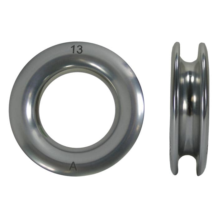 LightAnchor Groove Ring grand, deux vues de l’anneau rond de couleur argentée avec le chiffre 13 et la lettre A