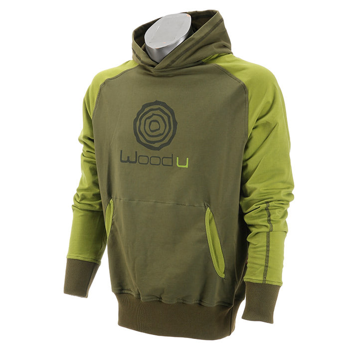 Sweat à capuche Forest WoodU en deux nuances de vert avec poche avant et logo sur la poitrine