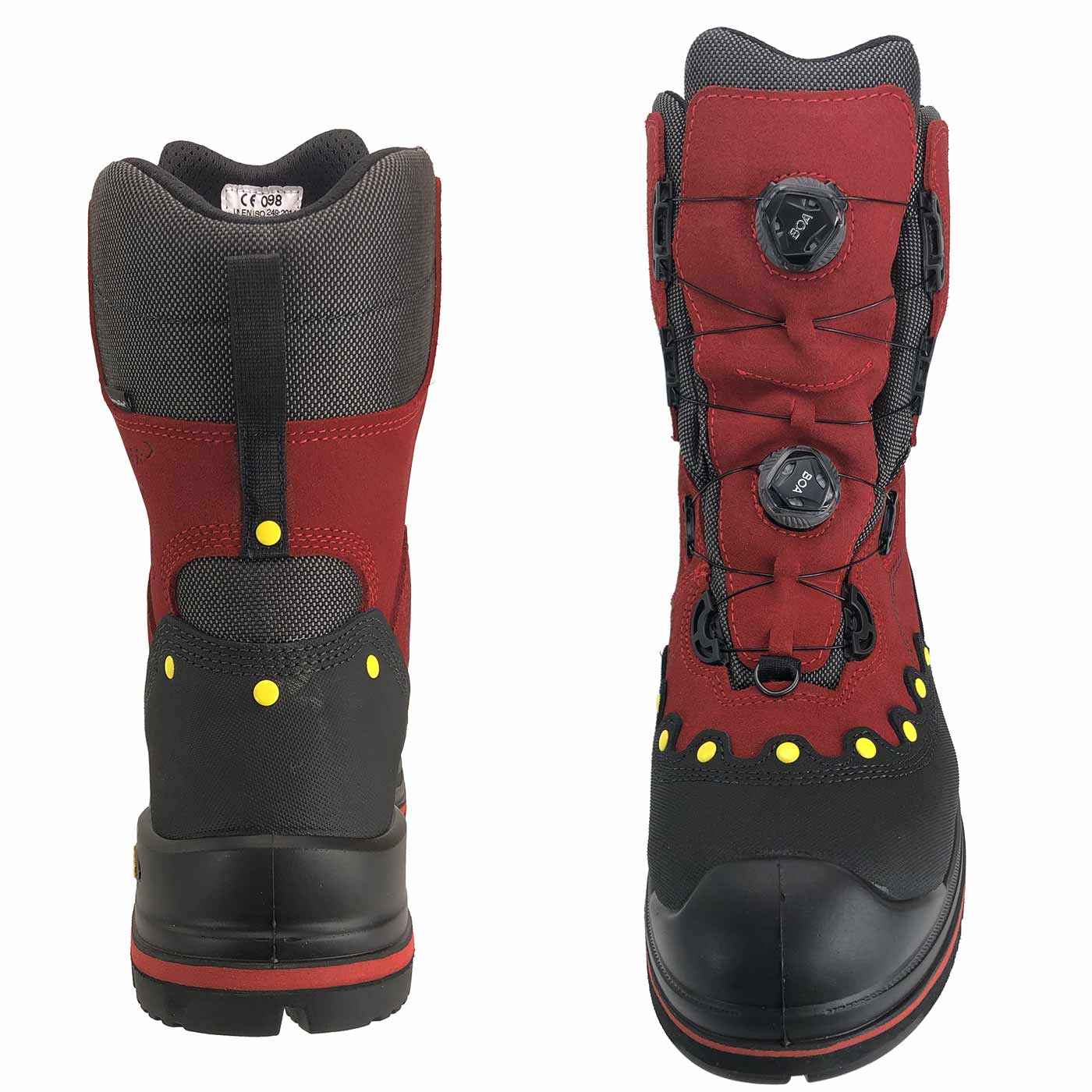 Chaussure de protection contre les coupures BOA® vue de l’arrière et de l’avant, tige rouge avec zone de talon noire, tirette noire à l’arrière et deux fermetures tournantes noires à l’avant