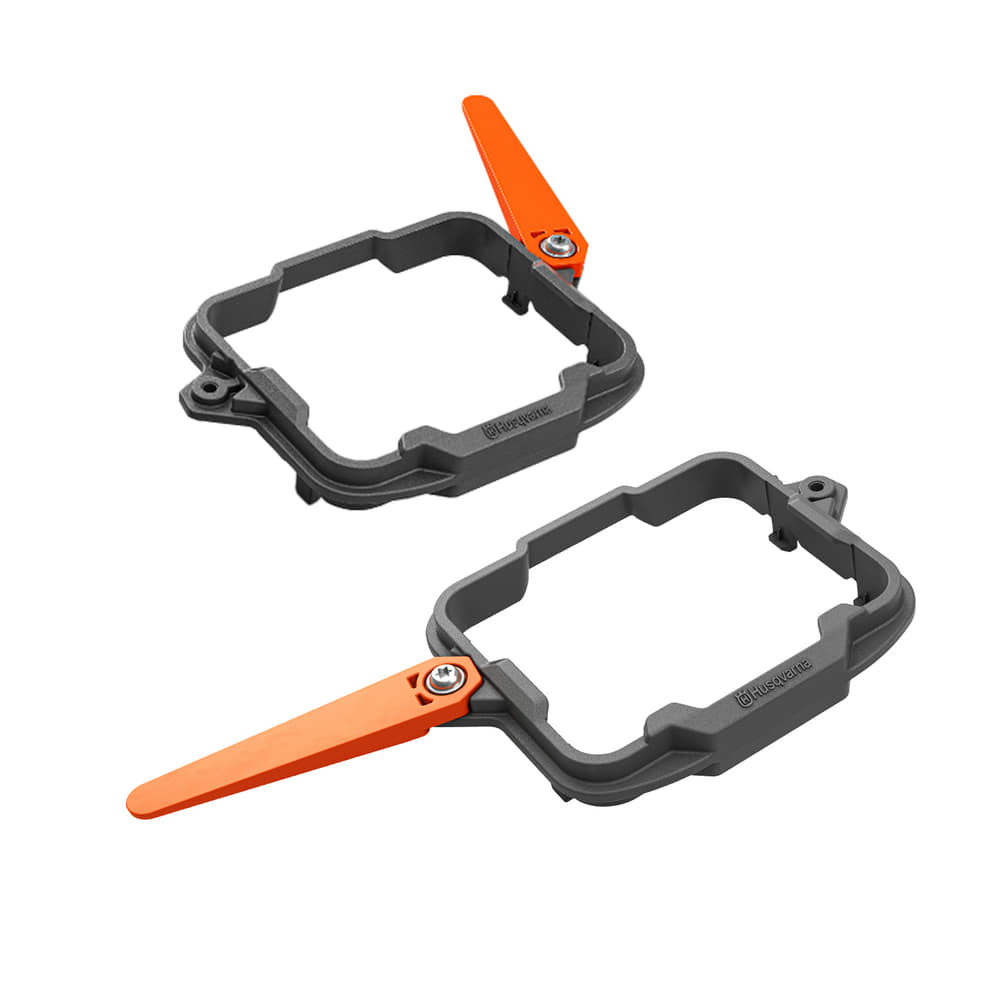 Kit de nettoyage des roues, deux supports rectangulaires gris, chacun avec un levier orange, fabricant Husqvarna