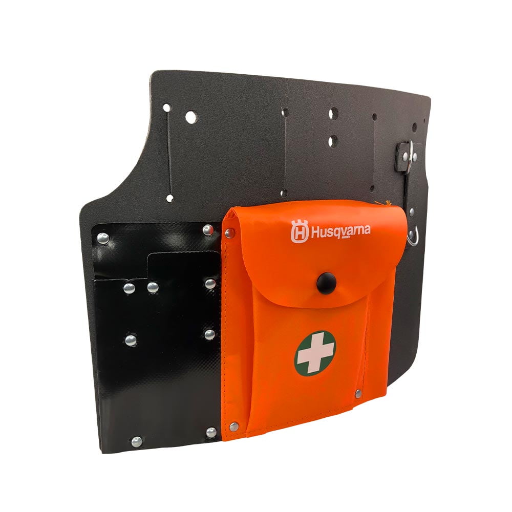 Sac à outils avec compartiment noir et orange, compartiment orange avec logo Husqvarna et croix blanche, panneau arrière noir avec trous et anneaux métalliques, vue latérale