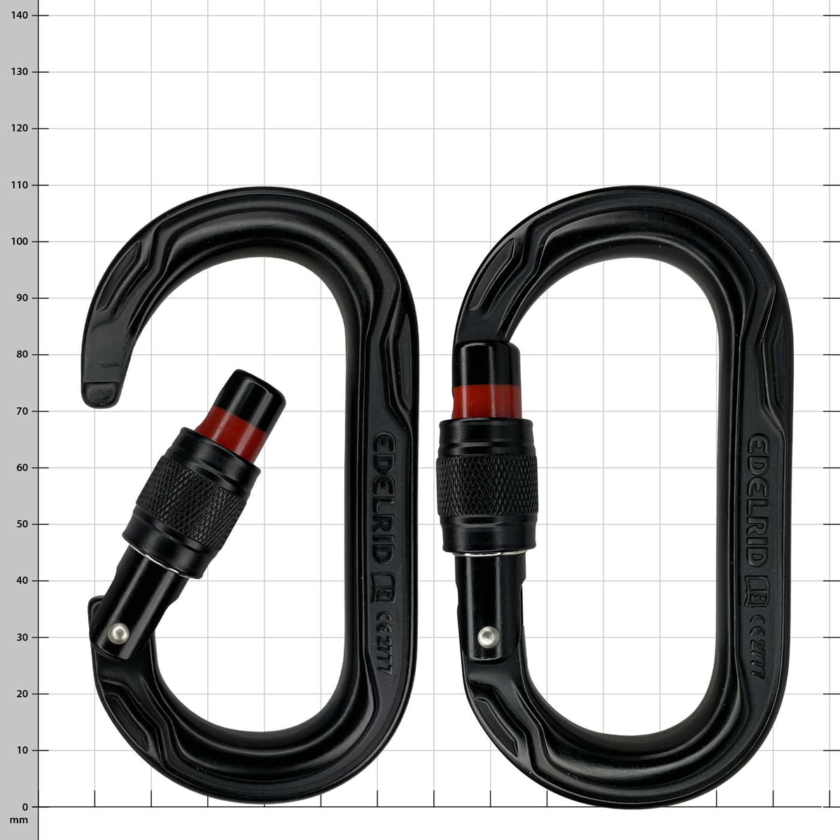 Oval Power 2500 Screw d’Edelrid, deux mousquetons ovales noirs, l’un ouvert avec bague de retenue rouge, l’autre fermé, tous deux avec capuchon à vis et moletage fin sur la culasse