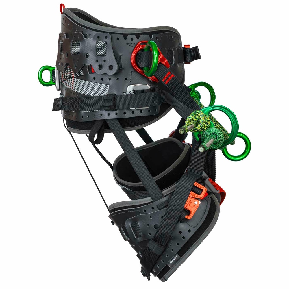 Harnais d’escalade Kinisi Pro avec ceinture rembourrée noire, anneaux en métal vert et boucles rouges, vue latérale gauche