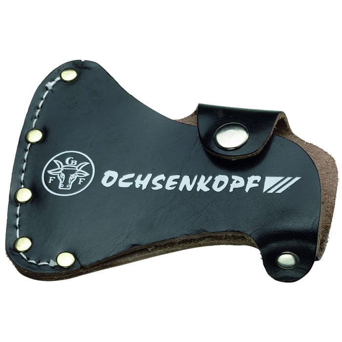 Housse de protection en cuir noir avec surpiqûres blanches et l’inscription « OCHSENKOPF » ainsi qu’un logo Ochsenkopf