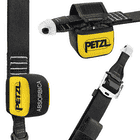 Gros plan de l’Absorbica-I Vario de Petzl avec étiquette jaune, ruban noir, velcro et boucle argentée