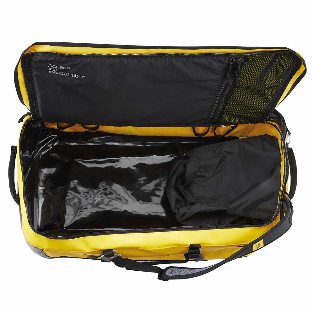 Sac PETZL Duffel 85 jaune ouvert avec doublure noire, poche en filet dans le couvercle et pochette noire à l’intérieur