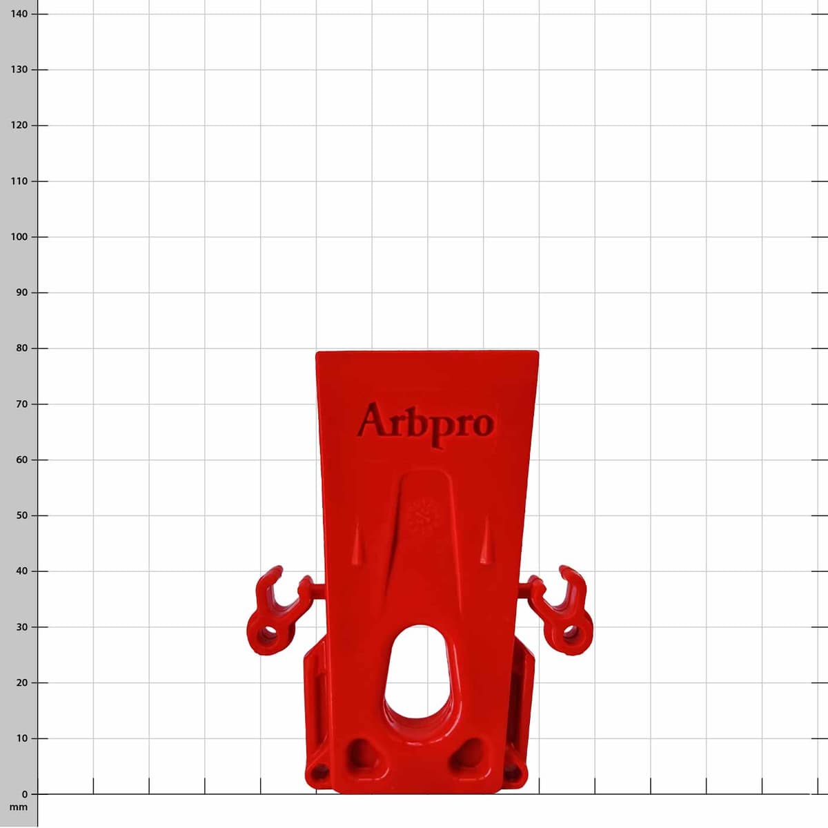 Arborist Micro Wedge par Arbpro Outil de coin en plastique rouge avec deux crochets et un trou ovale au centre sur fond à carreaux