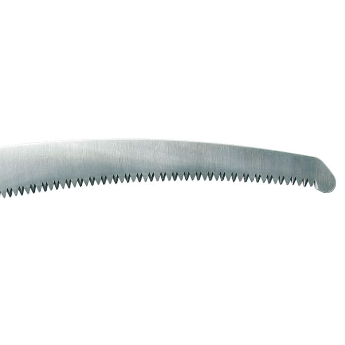 Gros plan de la lame de scie Silky Zübat 330-7.5 avec des dents tranchantes et régulières sur une lame métallique incurvée